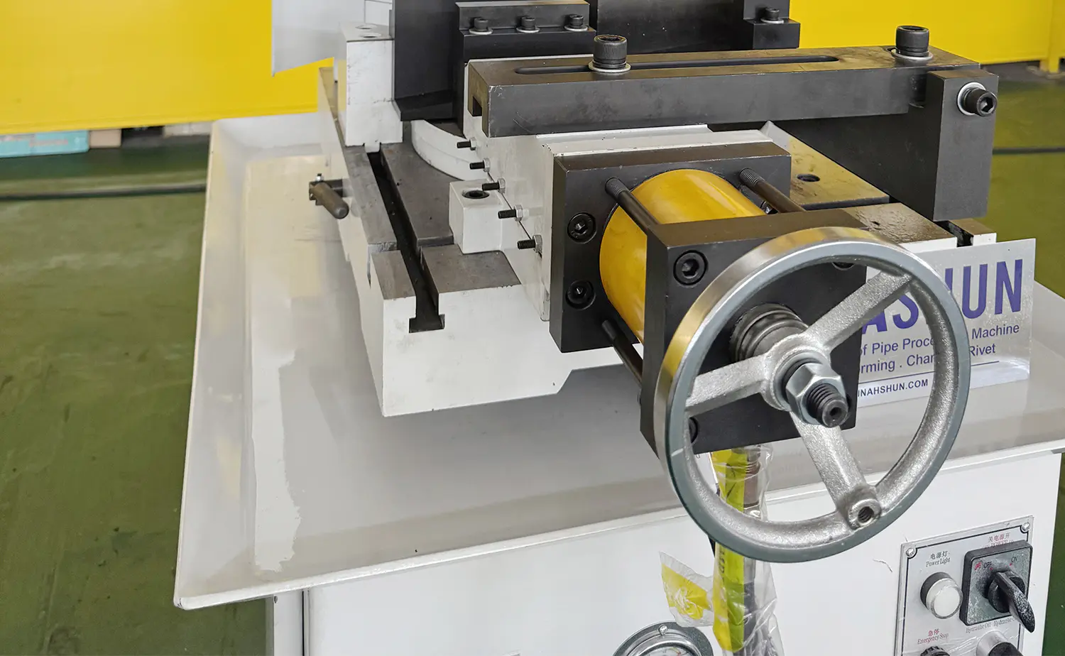 V-serien halvautomatisk hydraulisk metallcirkelsågmaskin