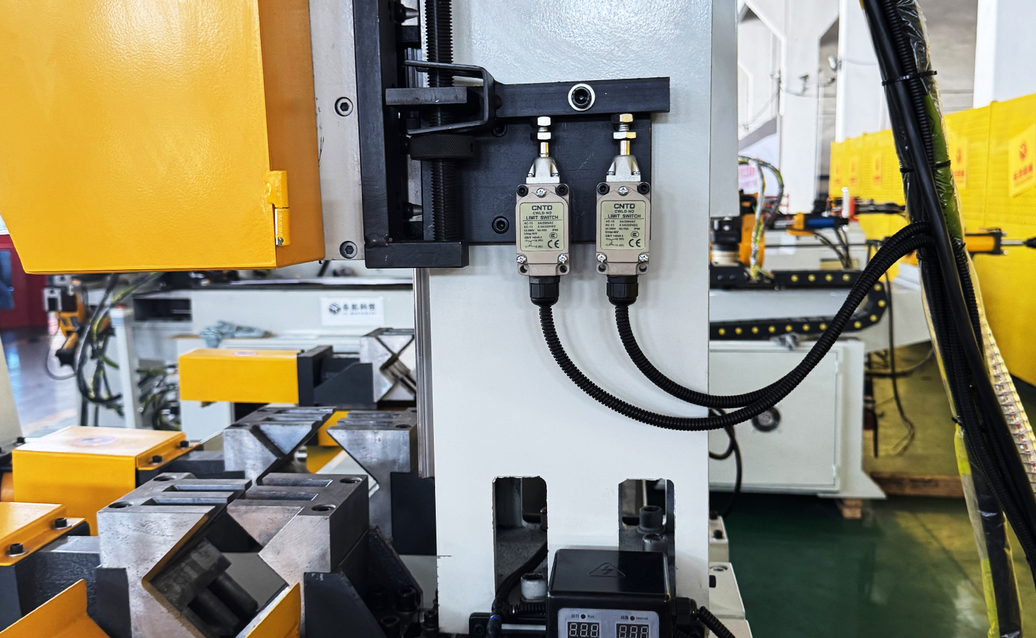 CNC-serien helautomatisk servomatningsrörskärmaskin CNC-serien helautomatisk servomatningsrörskärmaskin