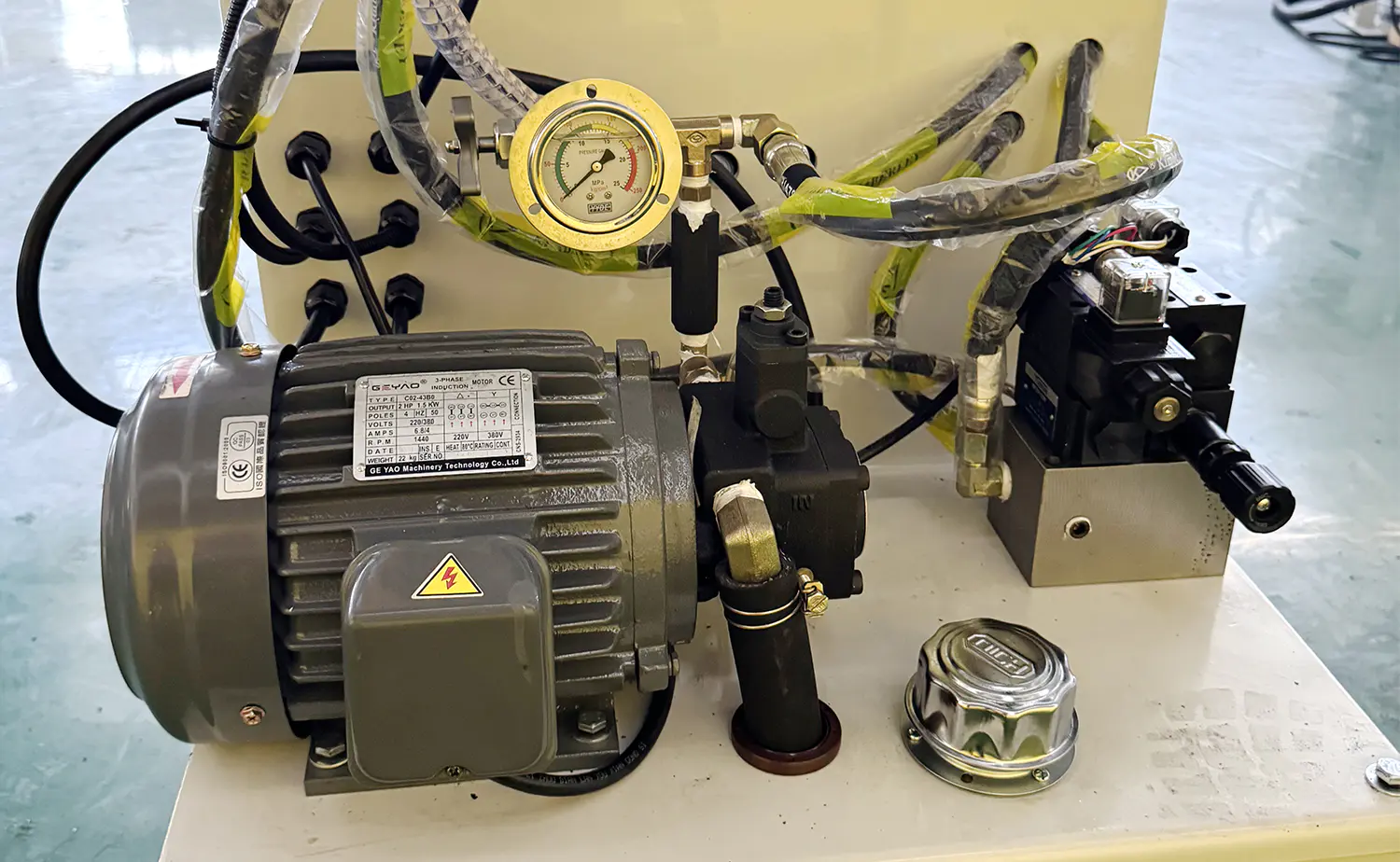 V-serien halvautomatisk hydraulisk metallcirkelsågmaskin