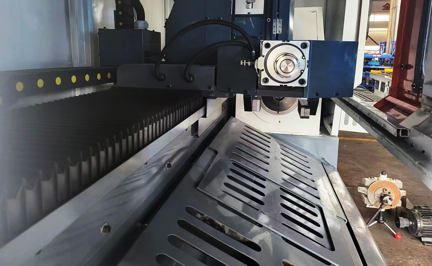 MCJG120 3D laserrörskärmaskin