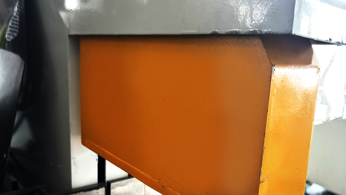 ESH horisontell halvautomatisk skärmaskin i aluminium