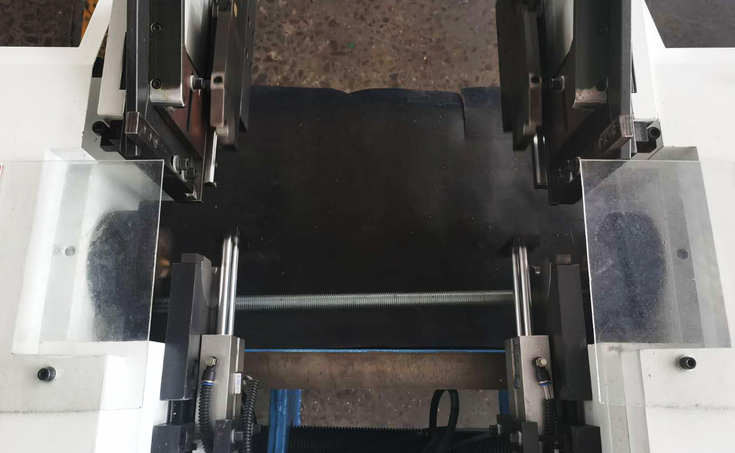 DEF AC Series Dubbelhuvud Multi-Side Tube Fasningsmaskin