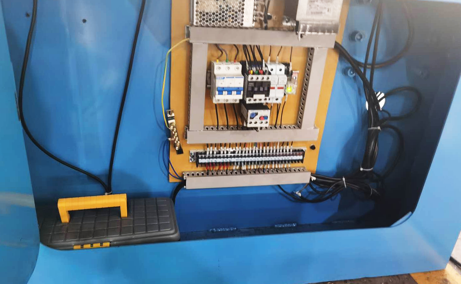 DEF AC Series Dubbelhuvud Multi-Side Tube Fasningsmaskin