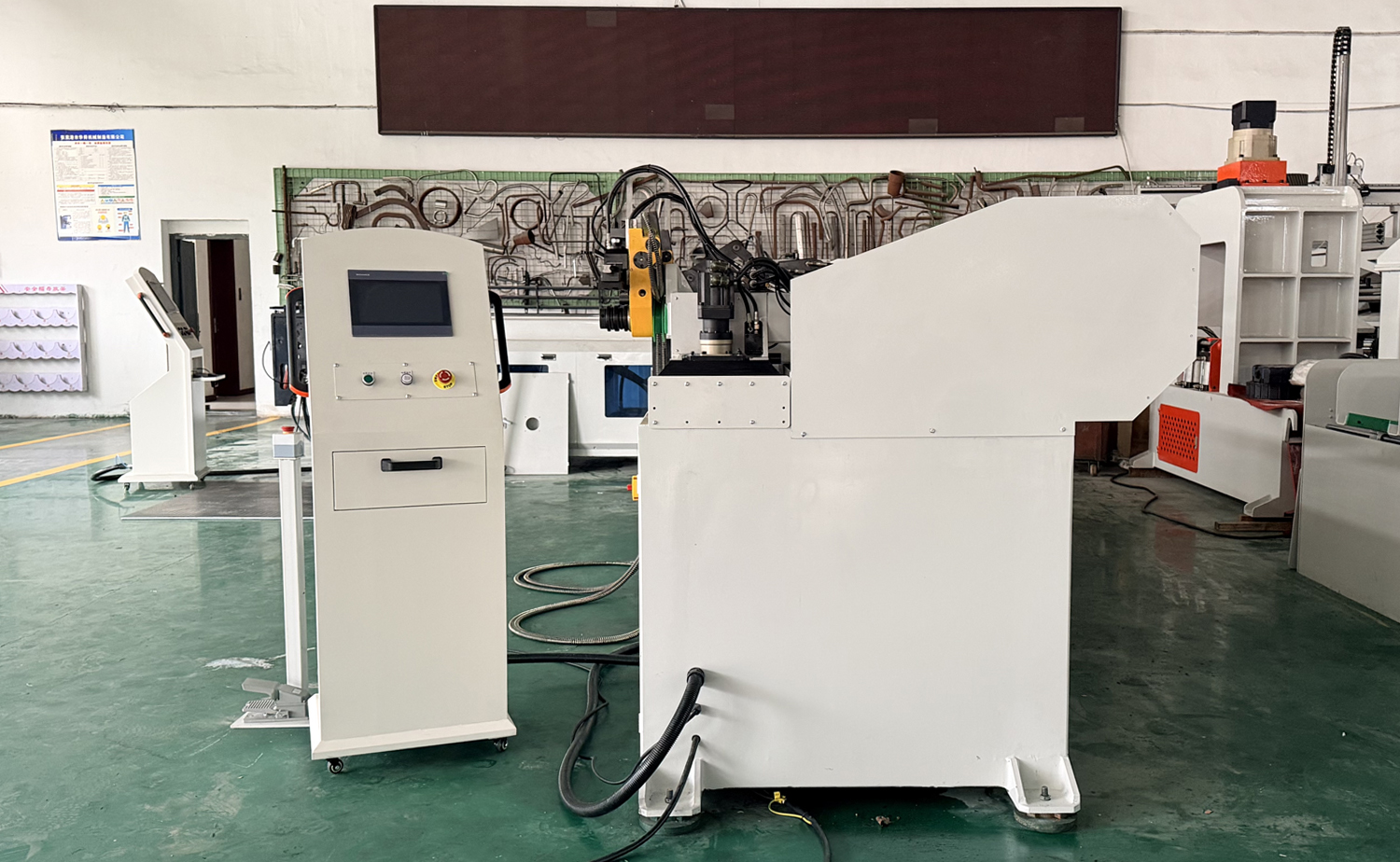 DB CNC dubbelt huvudrörsbockningsmaskin DB CNC dubbelt huvudrörsbockningsmaskin