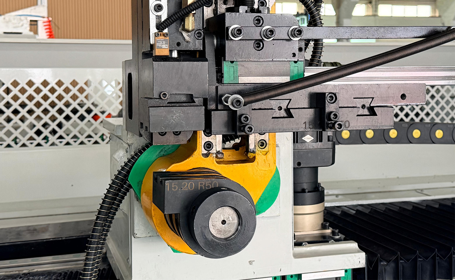 DB CNC dubbelt huvudrörsbockningsmaskin DB CNC dubbelt huvudrörsbockningsmaskin